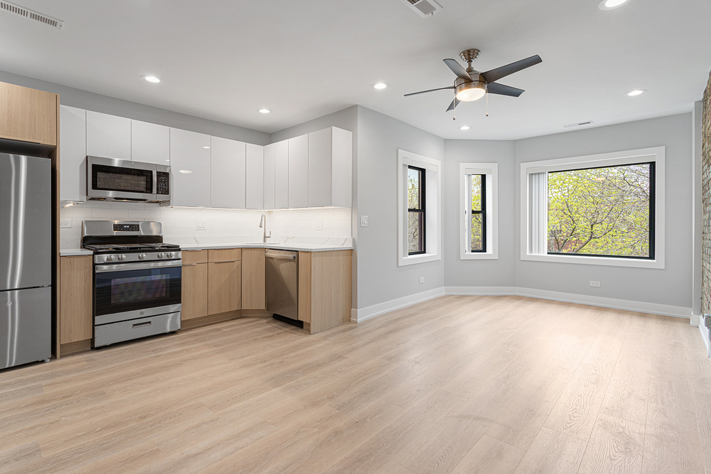 1558 W Juneway Terrace - Photo 1