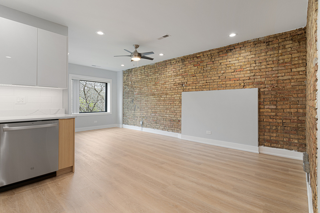 1558 W Juneway Terrace - Photo 2