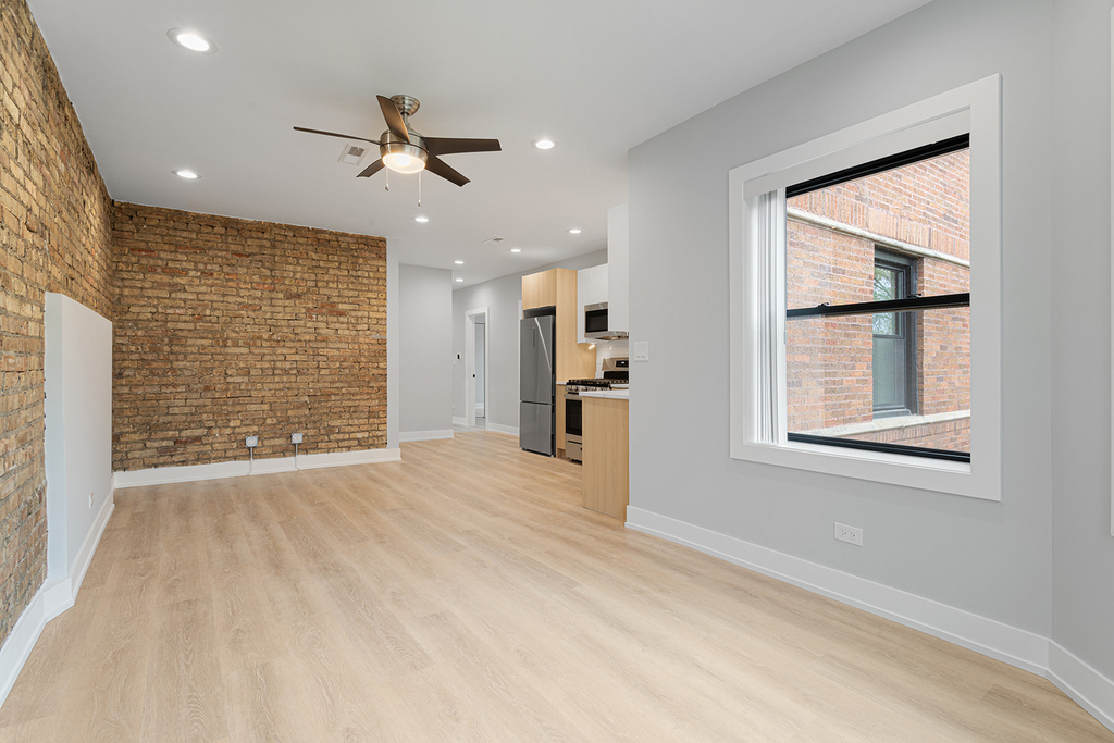 1558 W Juneway Terrace - Photo 3