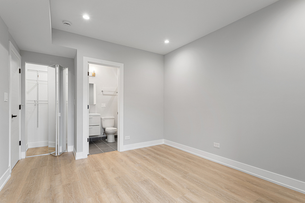 1558 W Juneway Terrace - Photo 7