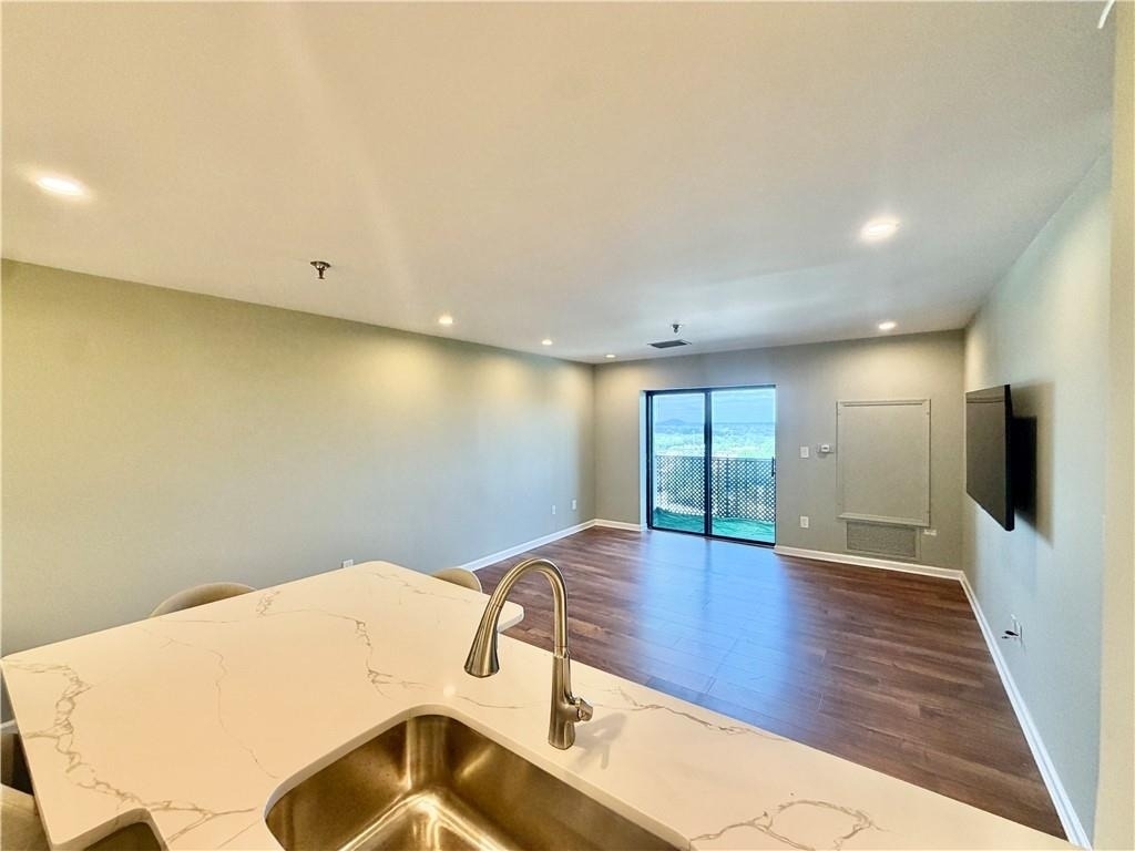 300 Johnson Ferry Road - Photo 5