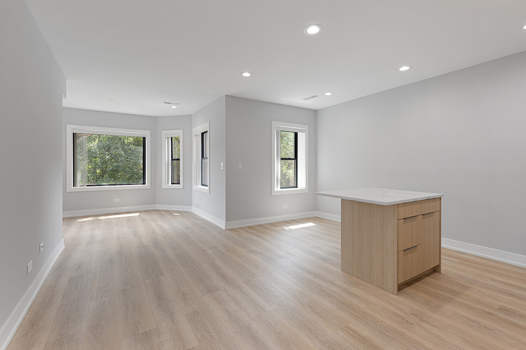 1548 W Juneway Terrace - Photo 1