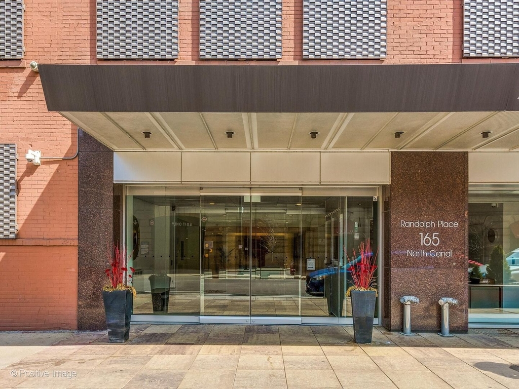 165 N Canal Street - Photo 2