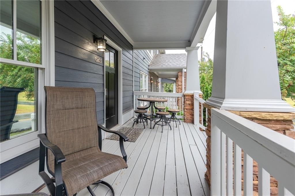 623 Chestnut Street - Photo 3