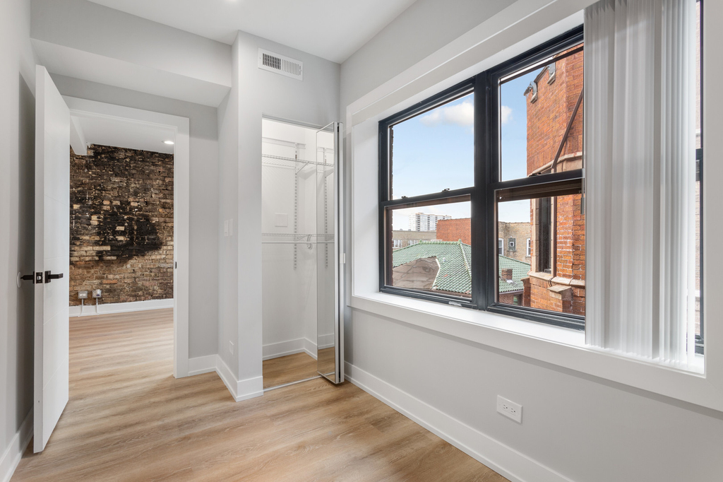 1554 W Juneway Terrace - Photo 10