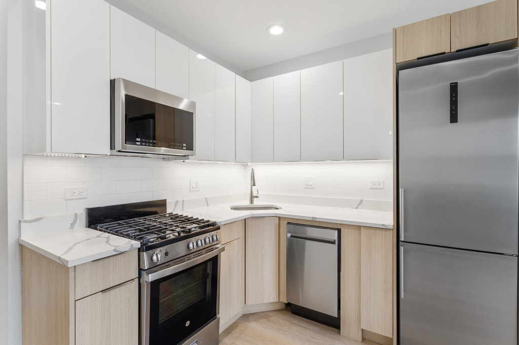 1554 W Juneway Terrace - Photo 5