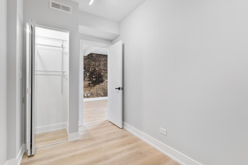 1554 W Juneway Terrace - Photo 9