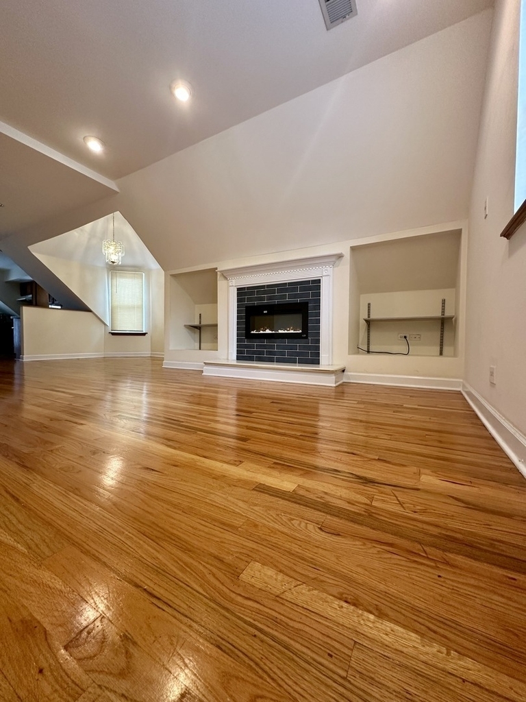 3755 N Christiana Avenue - Photo 3
