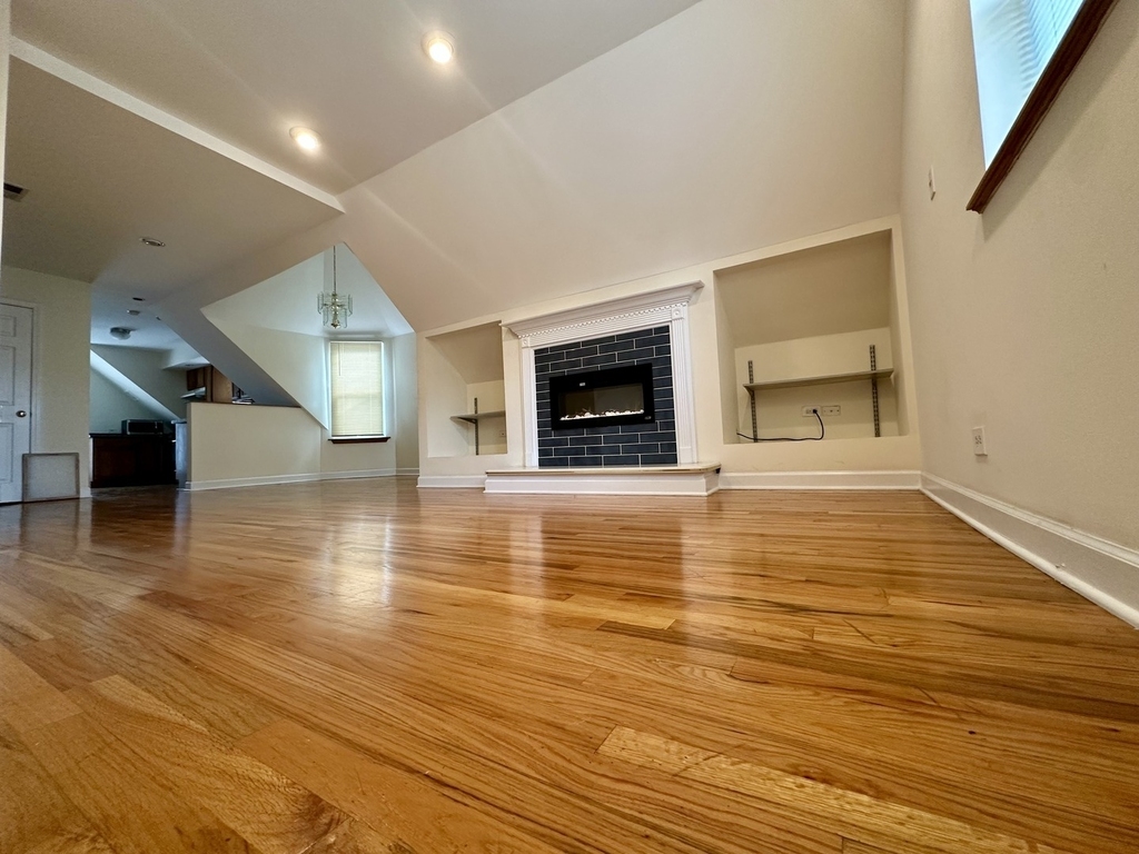 3755 N Christiana Avenue - Photo 2