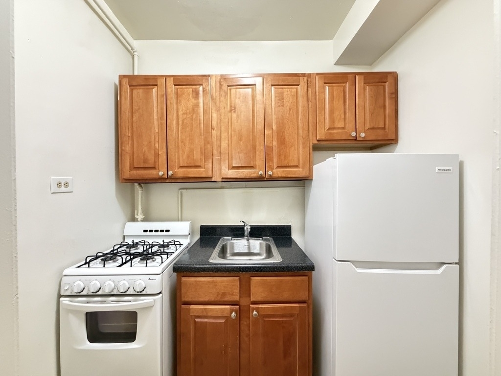 917 W Eastwood Avenue - Photo 2