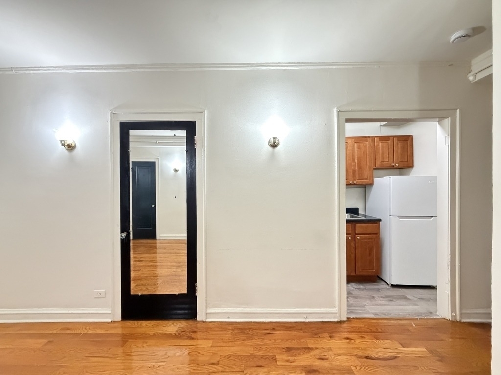 917 W Eastwood Avenue - Photo 1