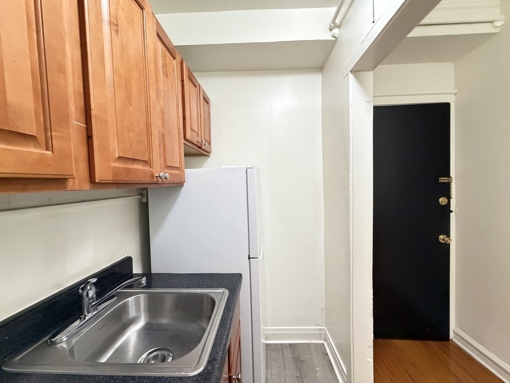 917 W Eastwood Avenue - Photo 3