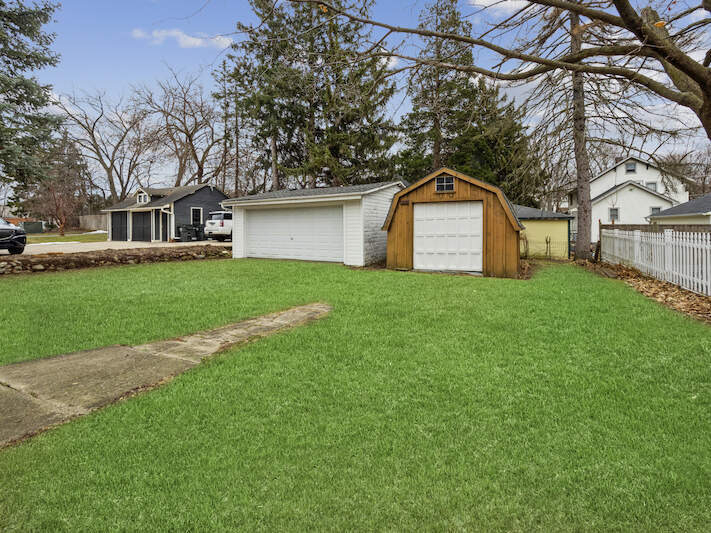 209 W Main Street - Photo 17