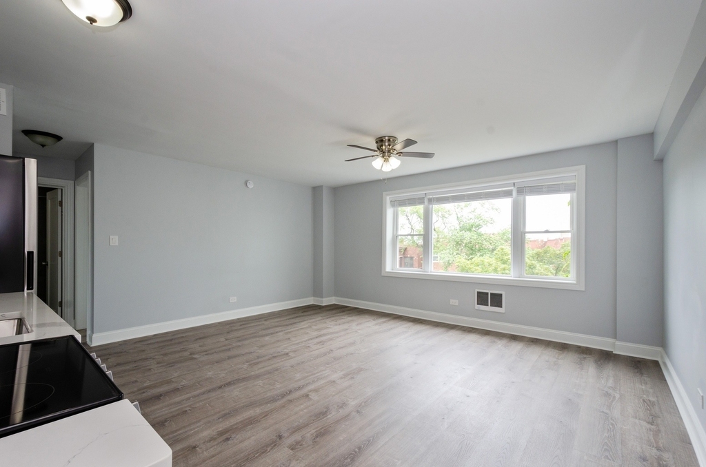7710 N Sheridan Road - Photo 2