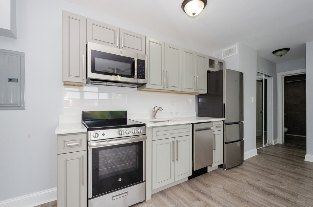 7710 N Sheridan Road - Photo 1