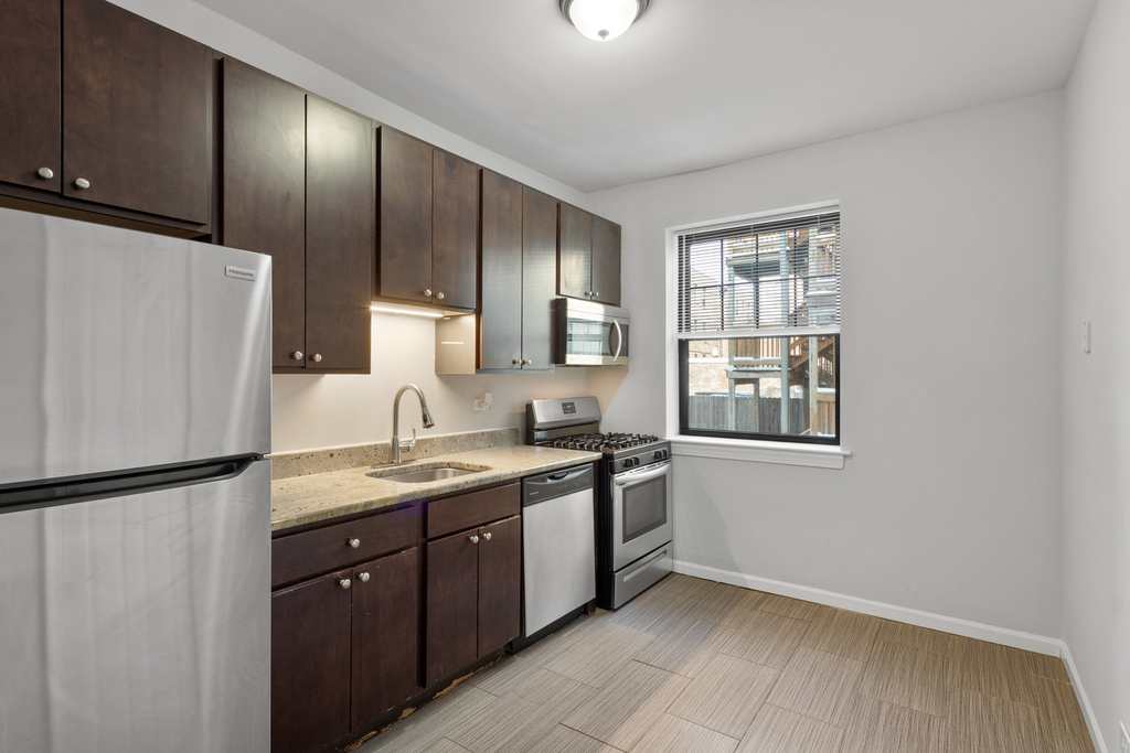 1638 W Jonquil Terrace - Photo 3