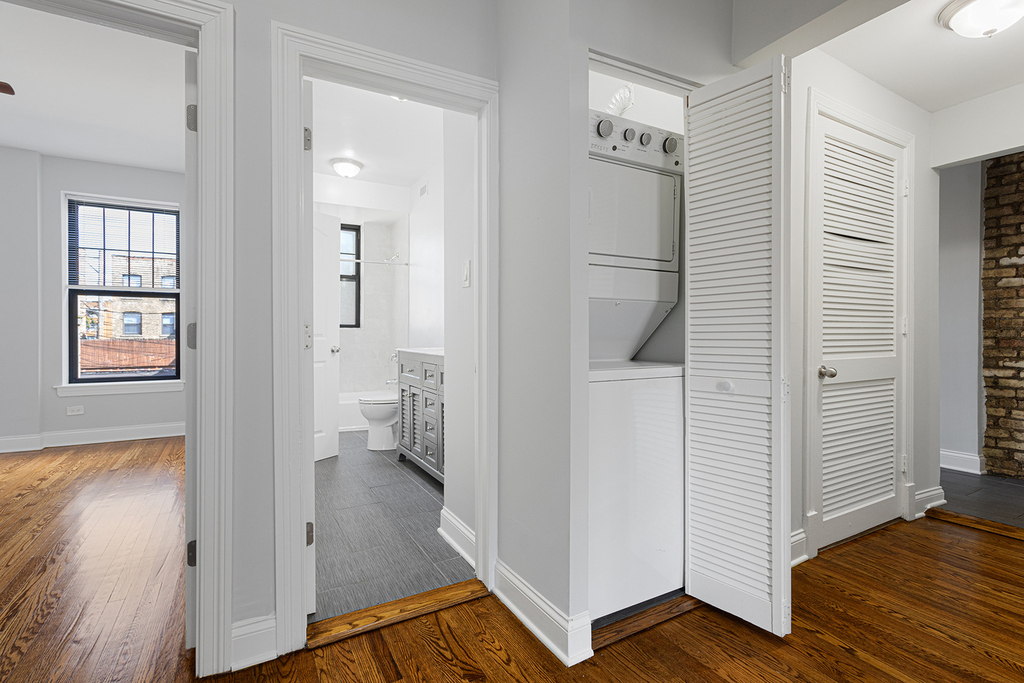 1638 W Jonquil Terrace - Photo 4