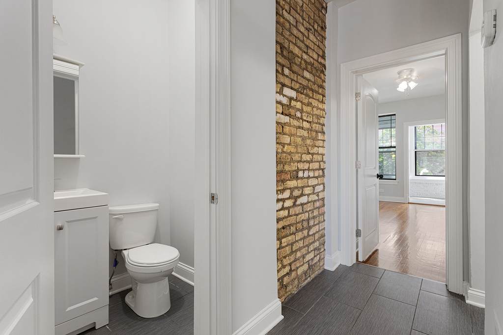 1638 W Jonquil Terrace - Photo 5