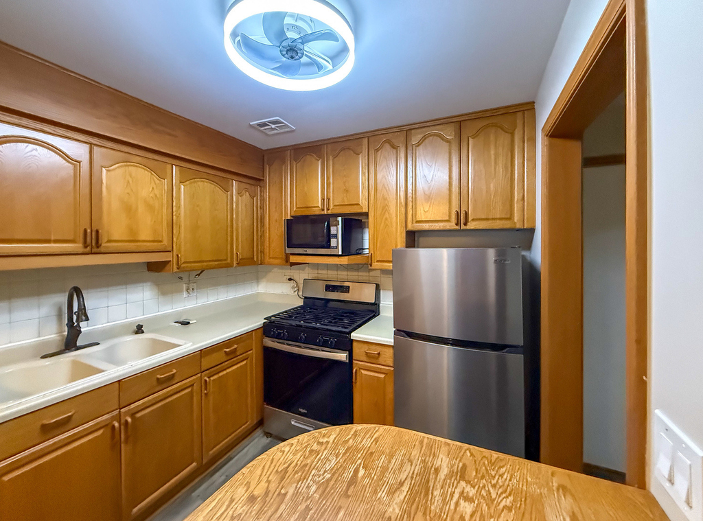 16w471 79th Street - Photo 4