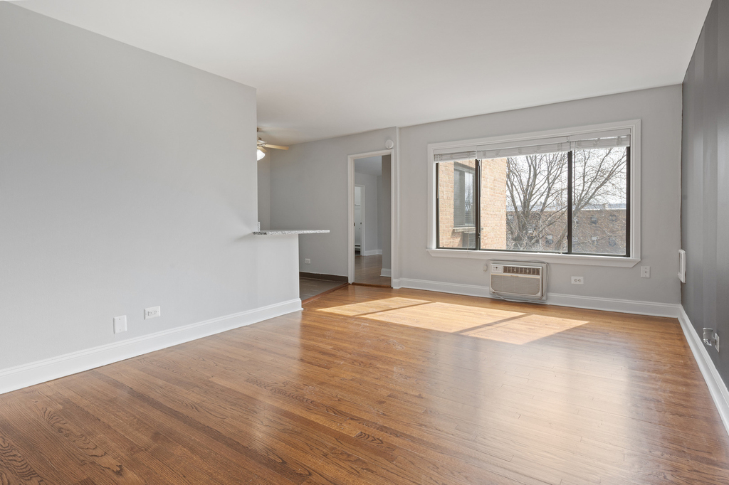 7545 N Winchester Avenue - Photo 1