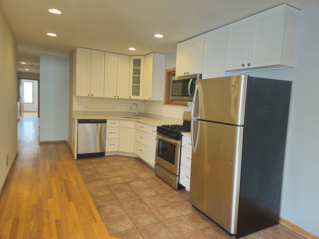 3043 N Ashland Avenue - Photo 3