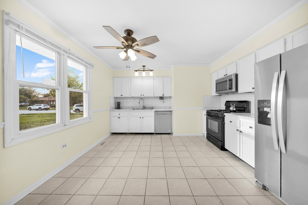 5911 W 125th Place - Photo 3