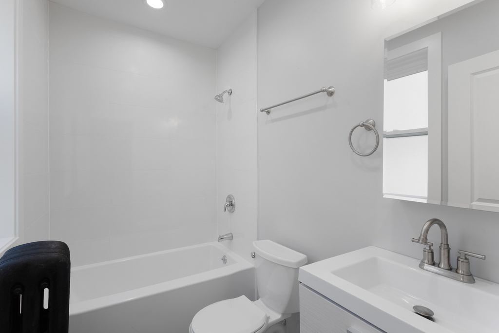 7381 N Damen Avenue - Photo 11