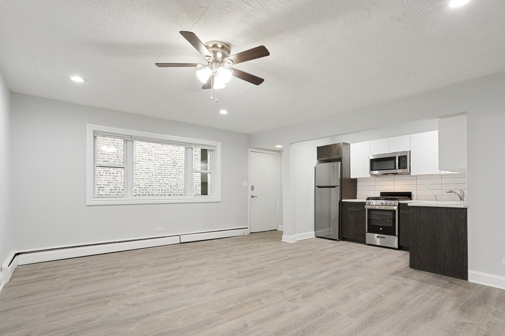7606 N Eastlake Terrace - Photo 1