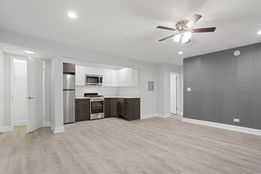 7606 N Eastlake Terrace - Photo 2