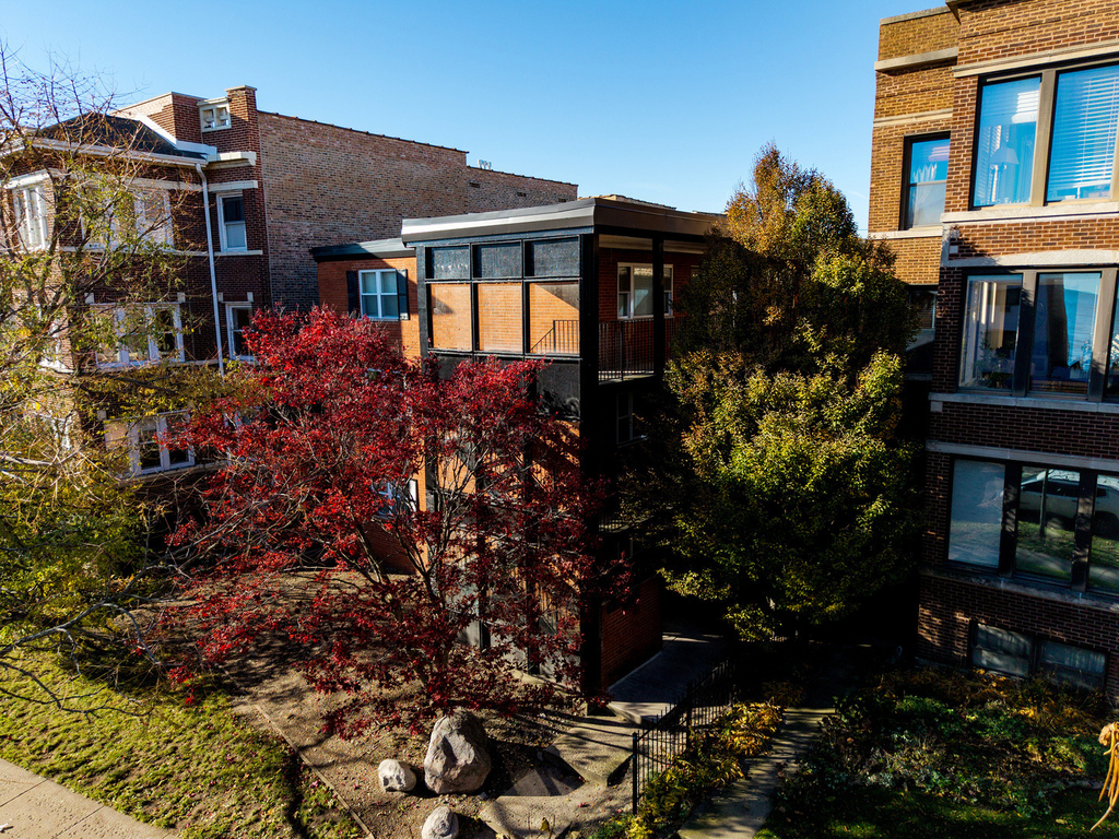 7606 N Eastlake Terrace - Photo 10