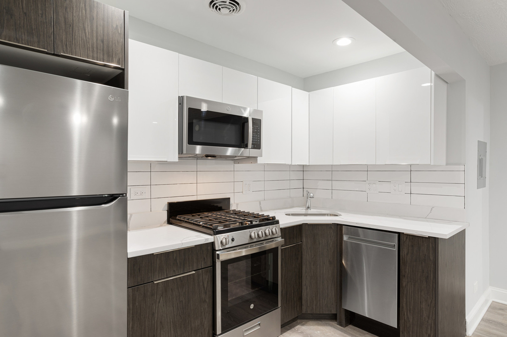 7606 N Eastlake Terrace - Photo 4