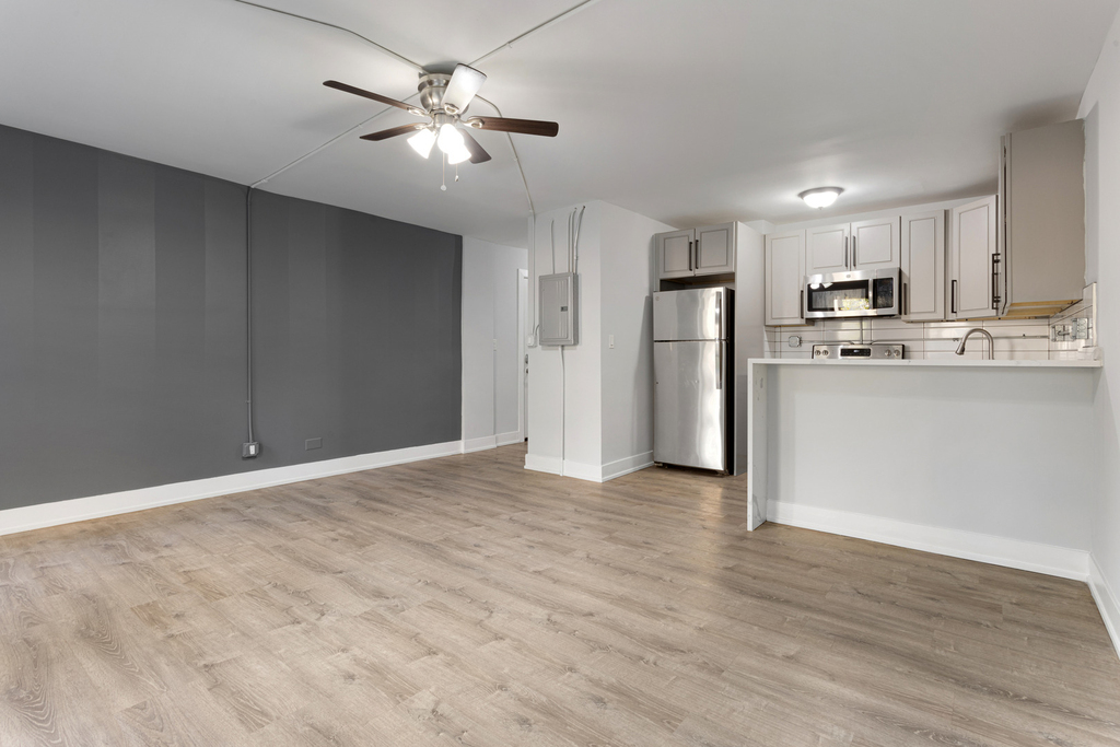 1301 W Estes Avenue - Photo 4