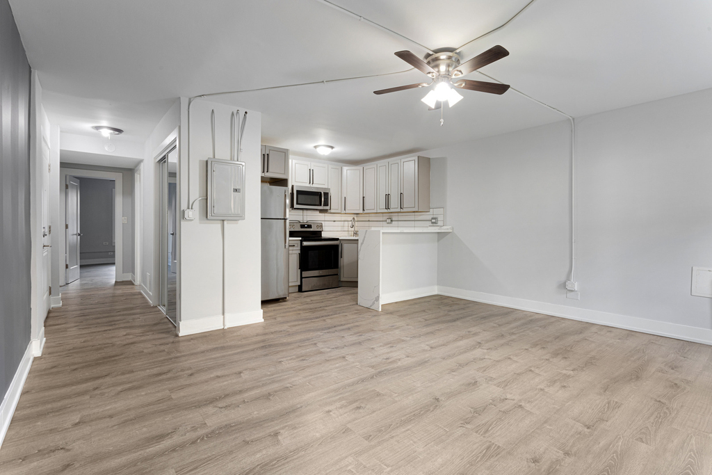 1301 W Estes Avenue - Photo 2