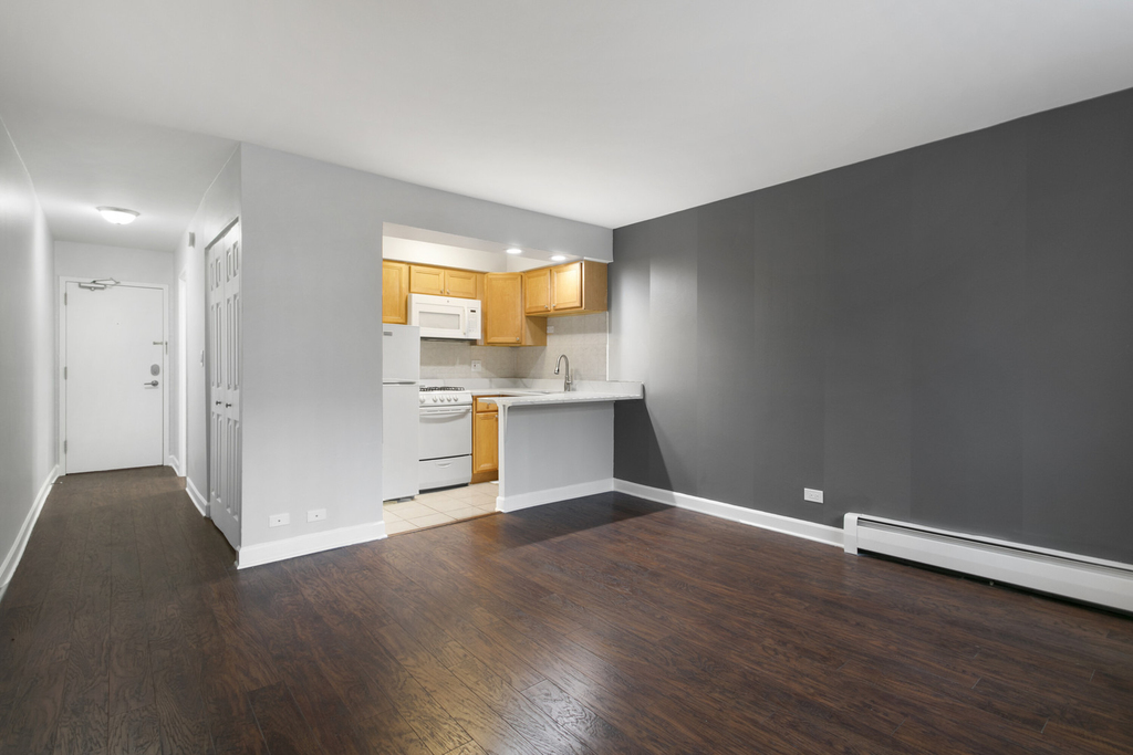 6758 N Sheridan Avenue - Photo 2