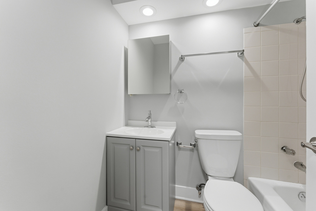 6758 N Sheridan Avenue - Photo 5