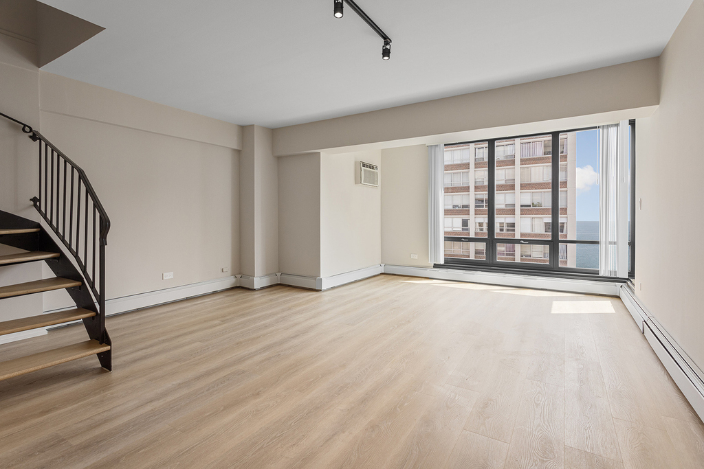 6166 N Sheridan Road - Photo 1