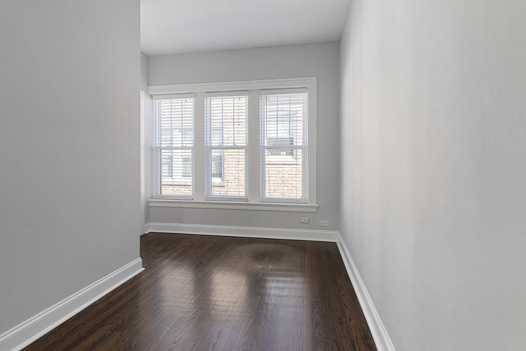 1104 W Glenlake Avenue - Photo 4