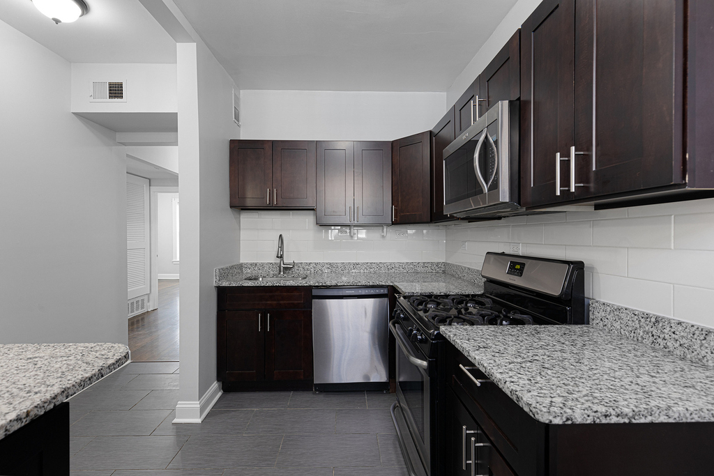 1104 W Glenlake Avenue - Photo 3