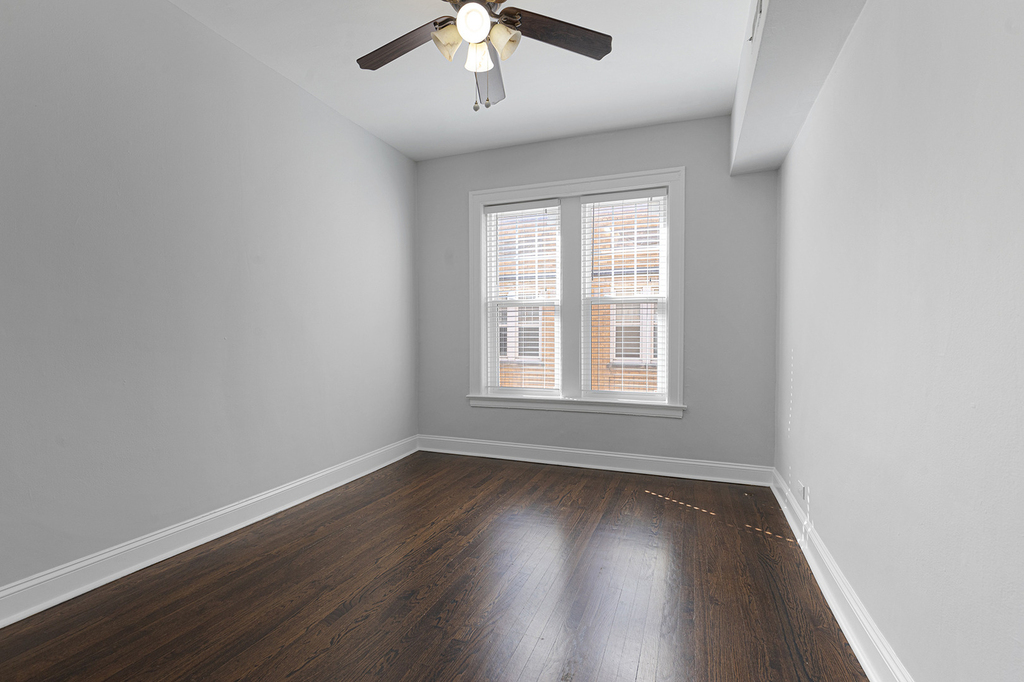 1104 W Glenlake Avenue - Photo 5