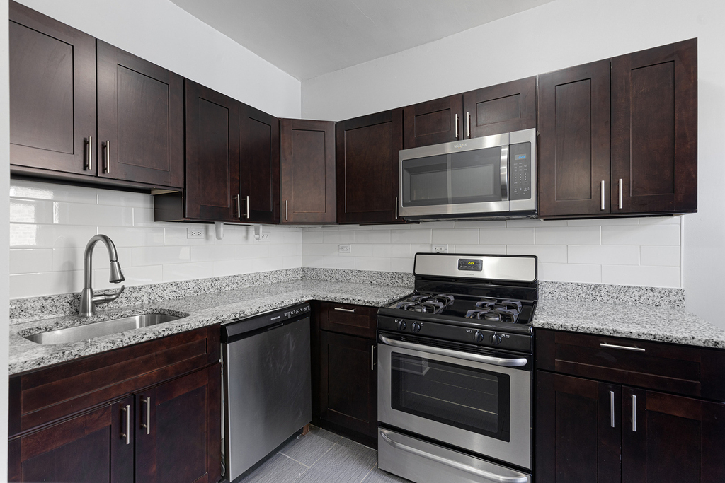 1104 W Glenlake Avenue - Photo 2