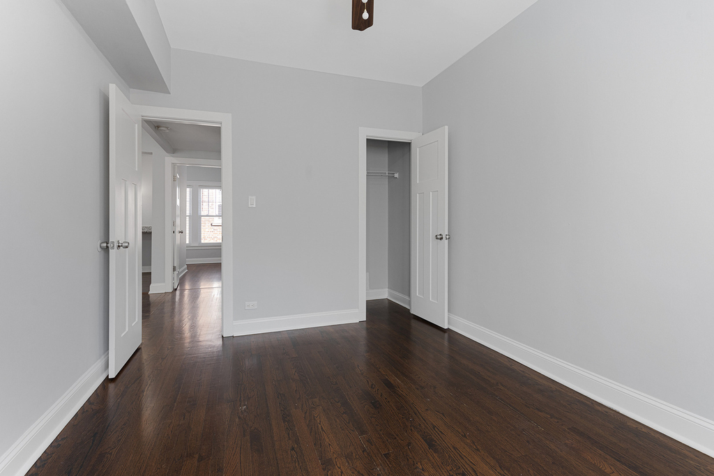 1104 W Glenlake Avenue - Photo 6