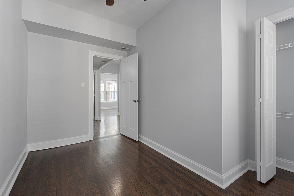 1104 W Glenlake Avenue - Photo 7