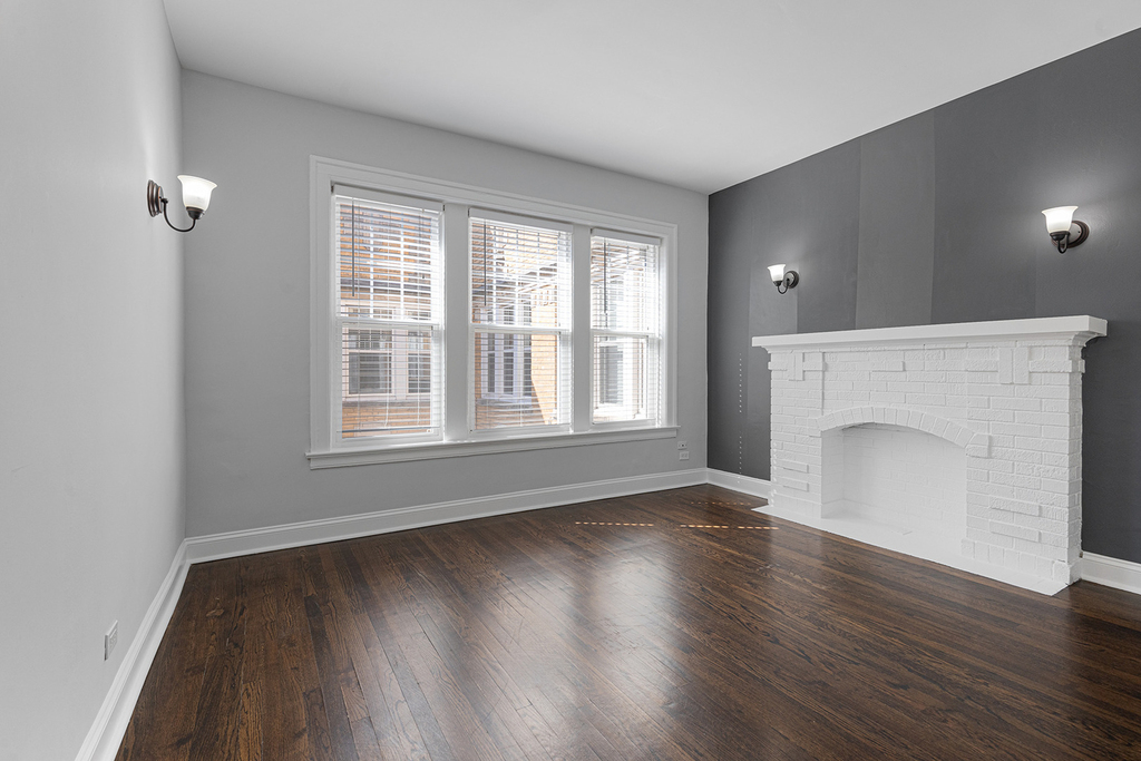 1104 W Glenlake Avenue - Photo 1