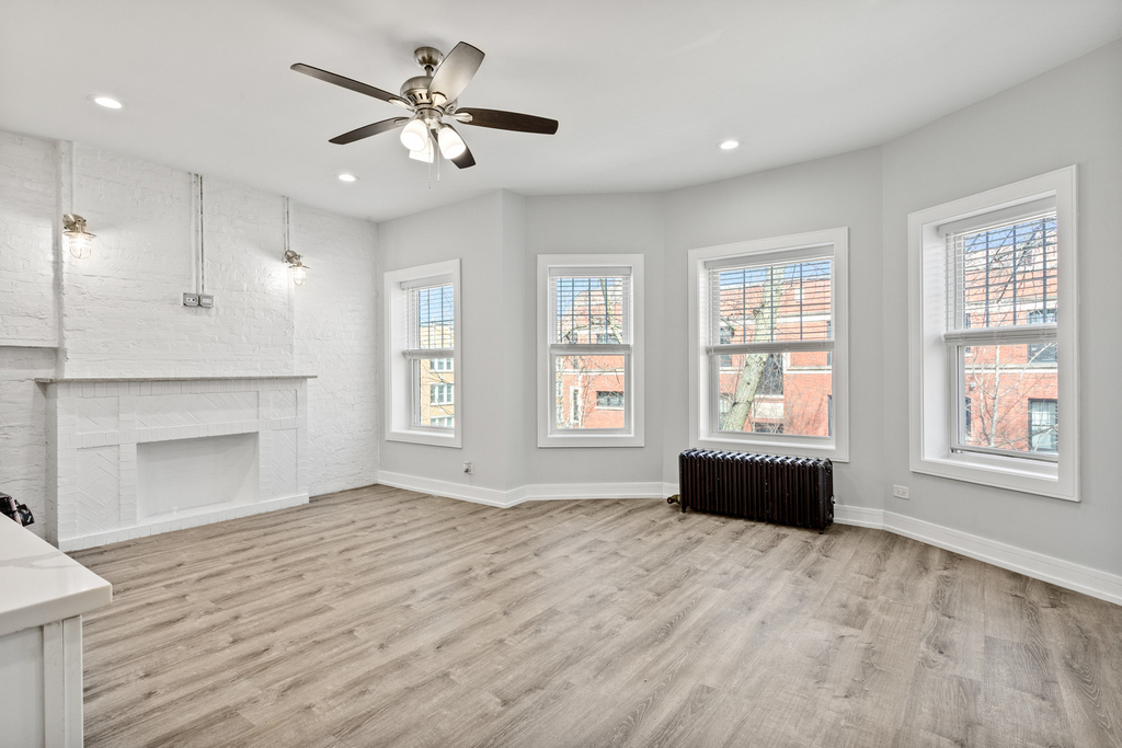 1067 W Glenlake Avenue - Photo 1