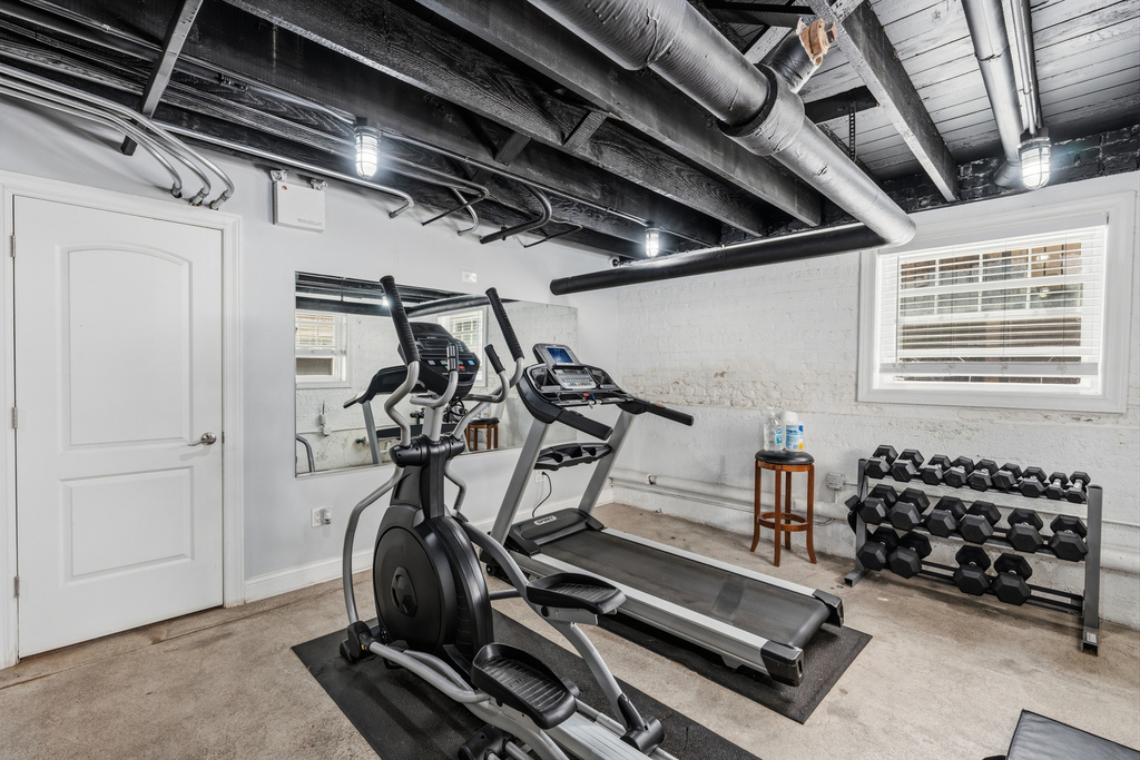 1067 W Glenlake Avenue - Photo 10
