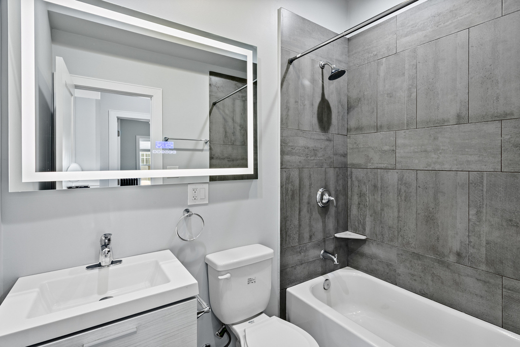1067 W Glenlake Avenue - Photo 8