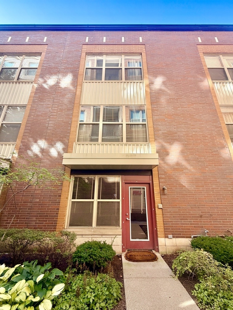 1234 W Monroe Street - Photo 0