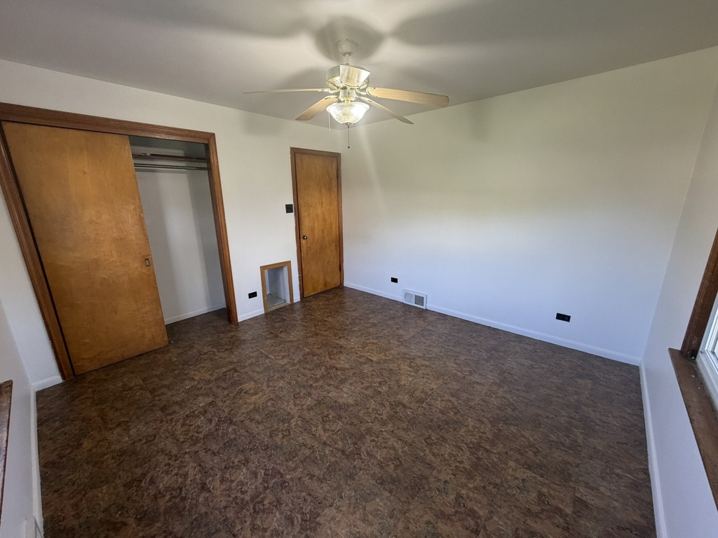 11407 S Avon Avenue - Photo 10