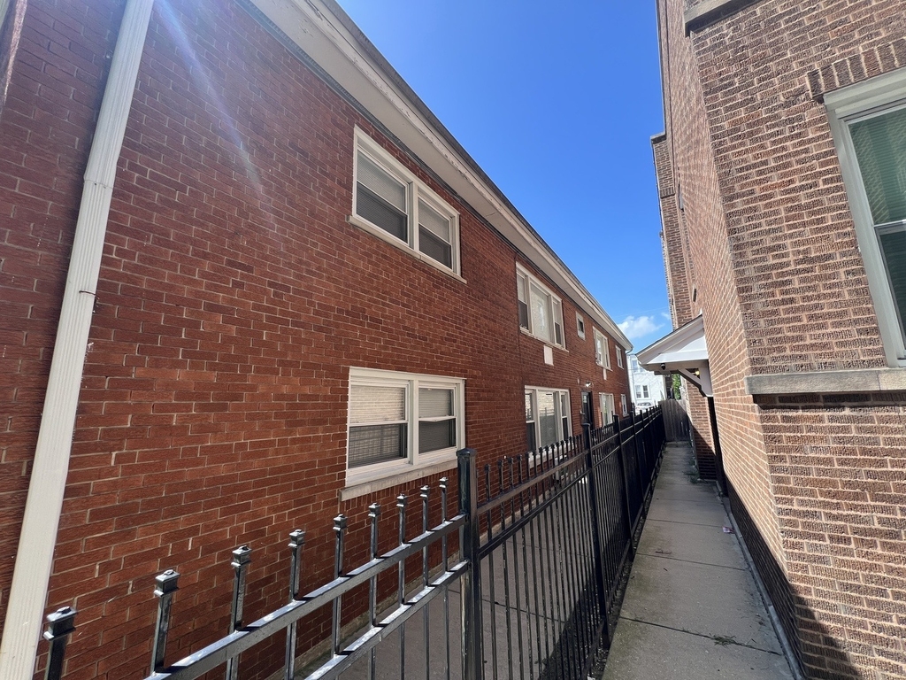 7832 S Cregier Avenue - Photo 1