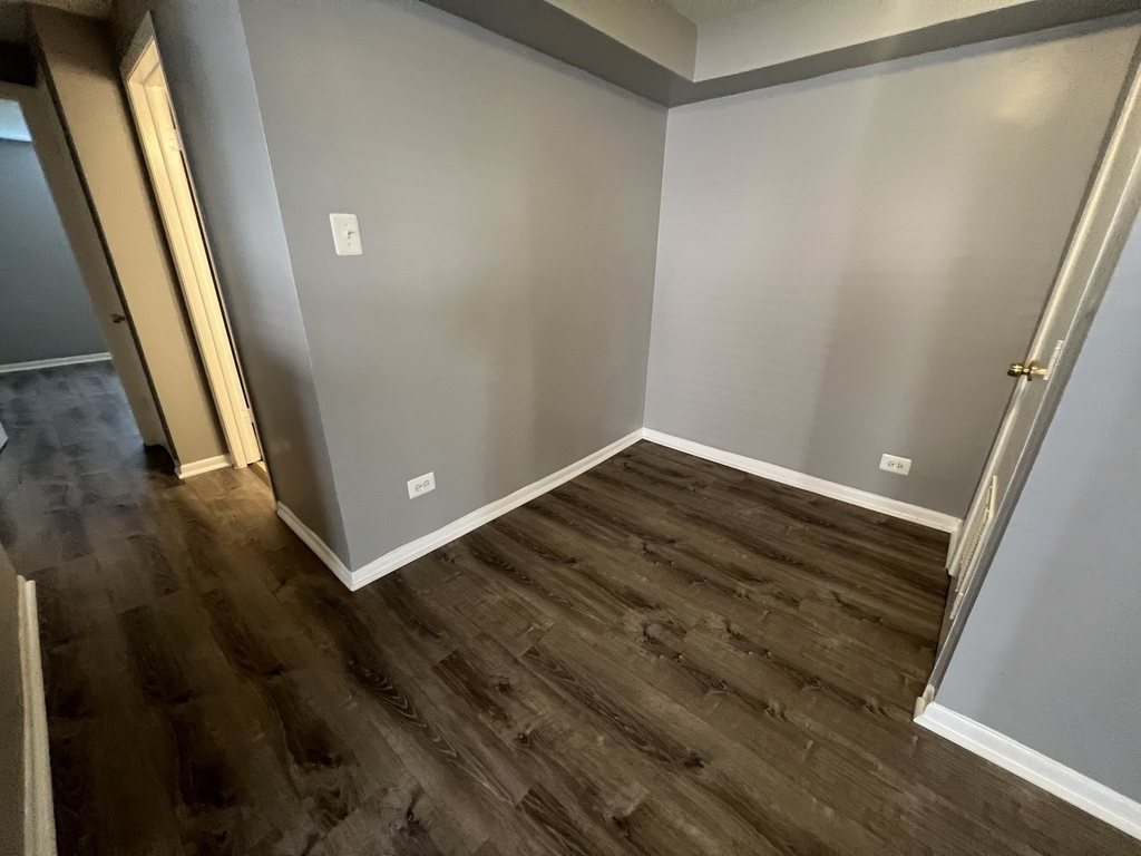 7832 S Cregier Avenue - Photo 3
